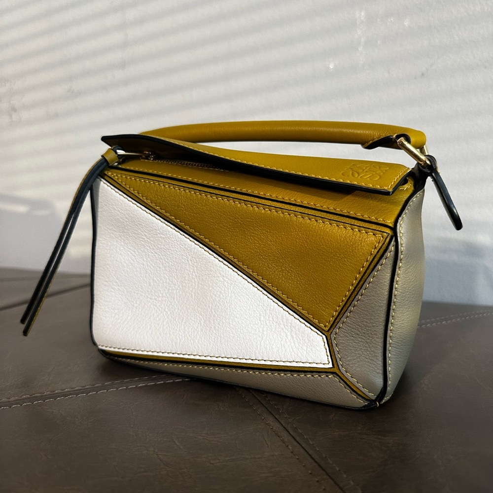 Loewe mini puzzle bag in classic calfskin - ochre/soft white